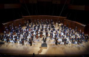 Dirijorul Cristian Măcelaru va prezenta două concerte-eveniment la Festivalul Enescu alături de Orchestra Națională a Franței