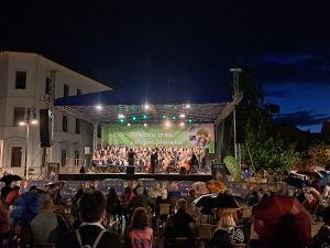 „Bijuterii muzicale estivale” și „Cocoșelul neascultător” închid stagiunea estivală a Operei Brașov!