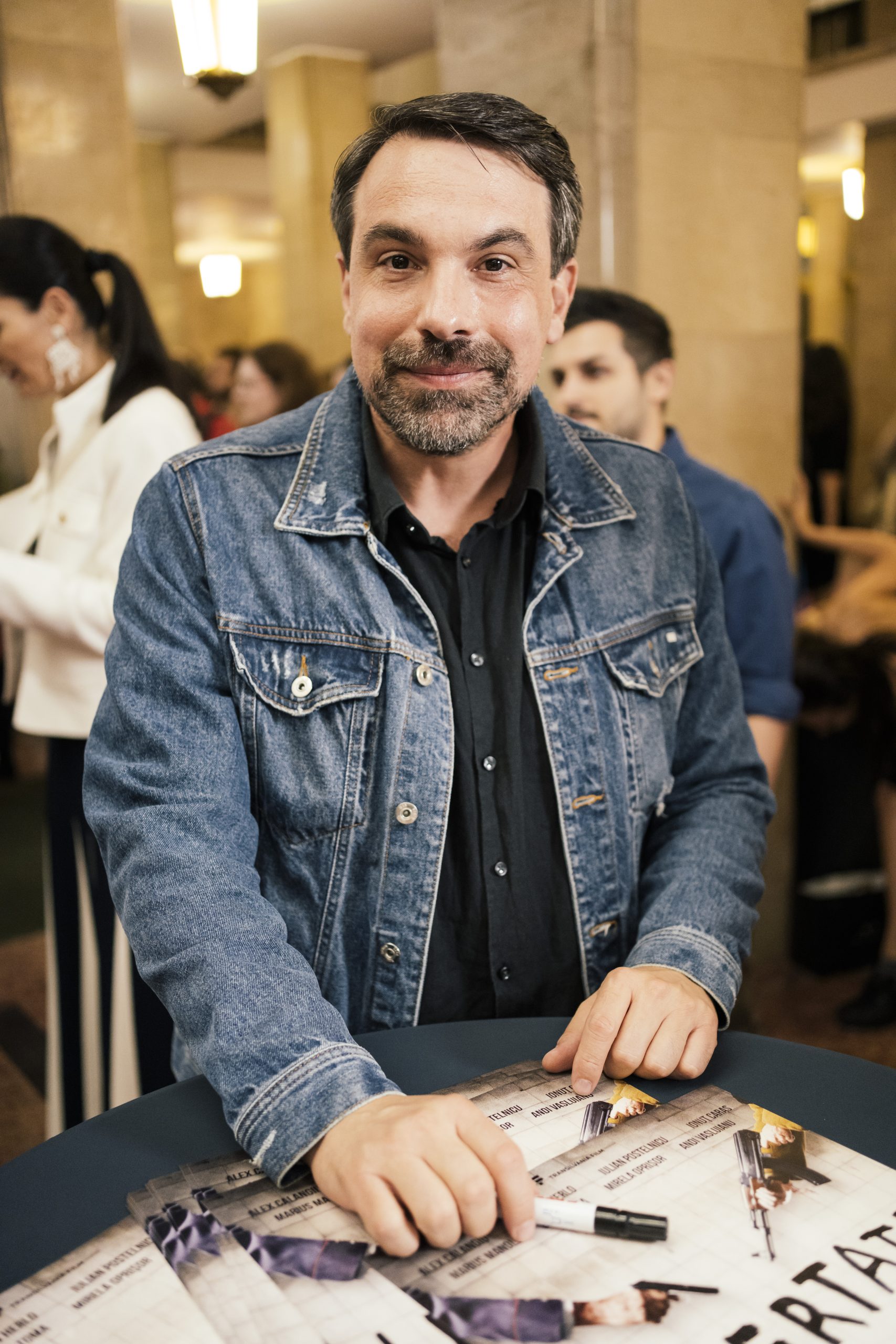 Regizorul Tudor Giurgiu, alături de actorii Alexandru Papadopol, Cristian Popa și Cristian Bota se vor &icirc;nt&acirc;lni cu brașovenii vineri, 6 octombrie, la deschiderea Caravanei TIFF Unlimited.