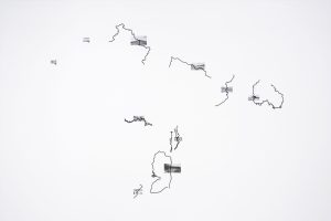 CENTRUL SE DESTRAMĂ: o expoziție în două părți, curatoriată de Antje Ehmann  