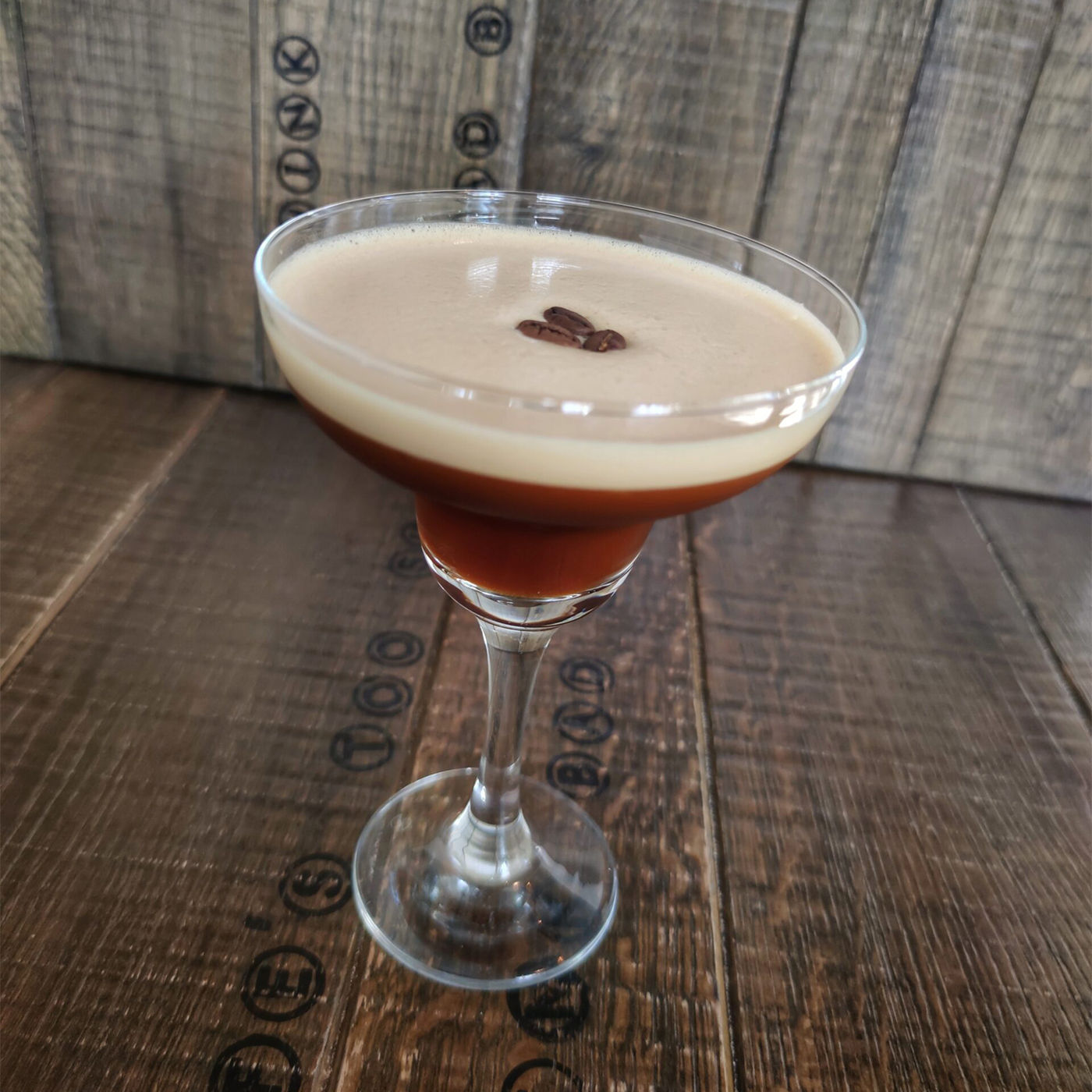 Drink | Regina toamnei dintr-un pahar cu picior | Espresso Martini