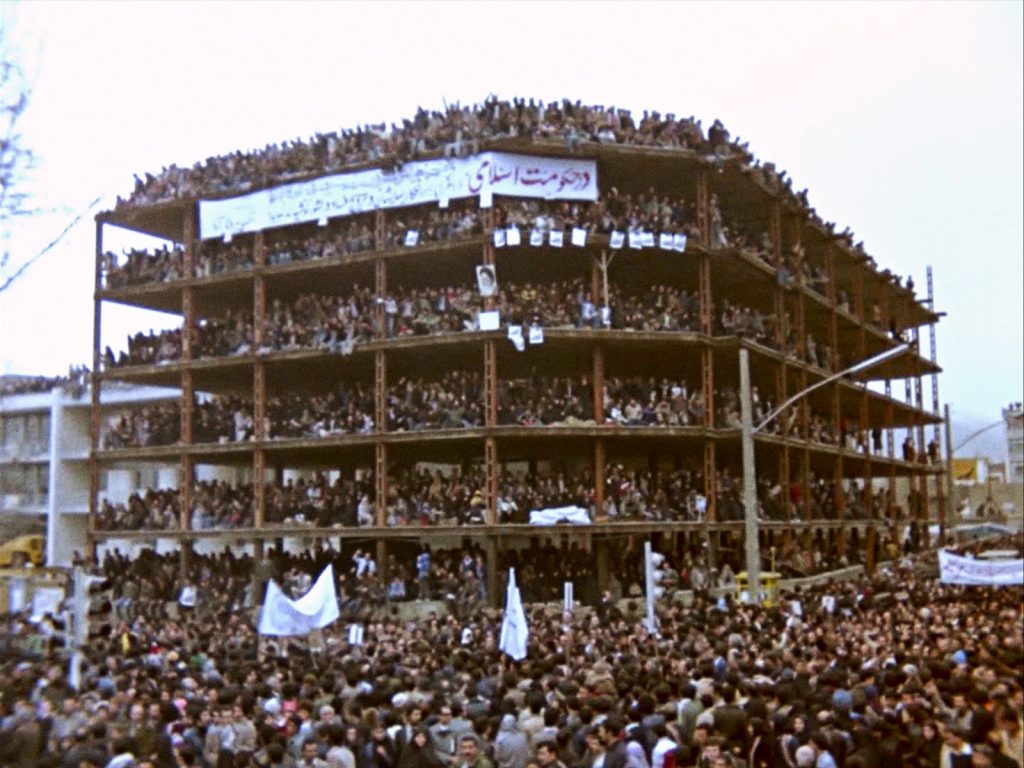 ÎNTRE REVOLUȚII se va lansa în cinematografe pe 3 noiembrie