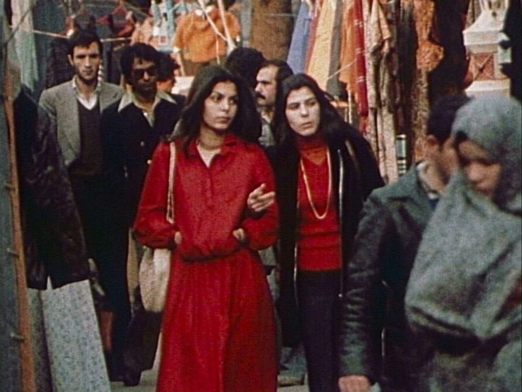 Între revoluții