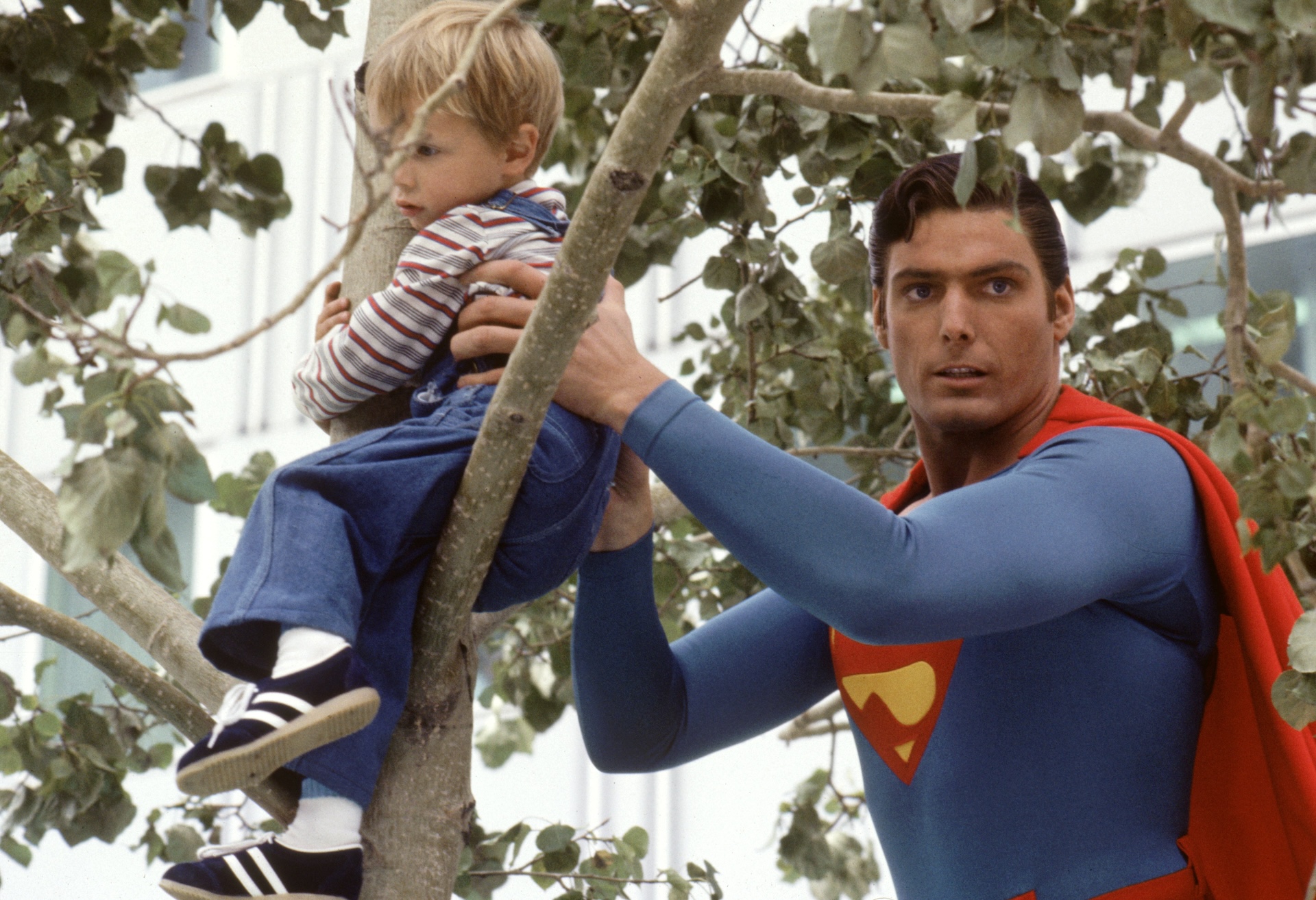 În decembrie ai întâlnire cu Superman la Warner TV