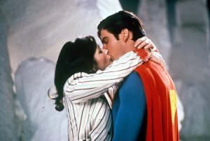 În decembrie ai întâlnire cu Superman la Warner TV