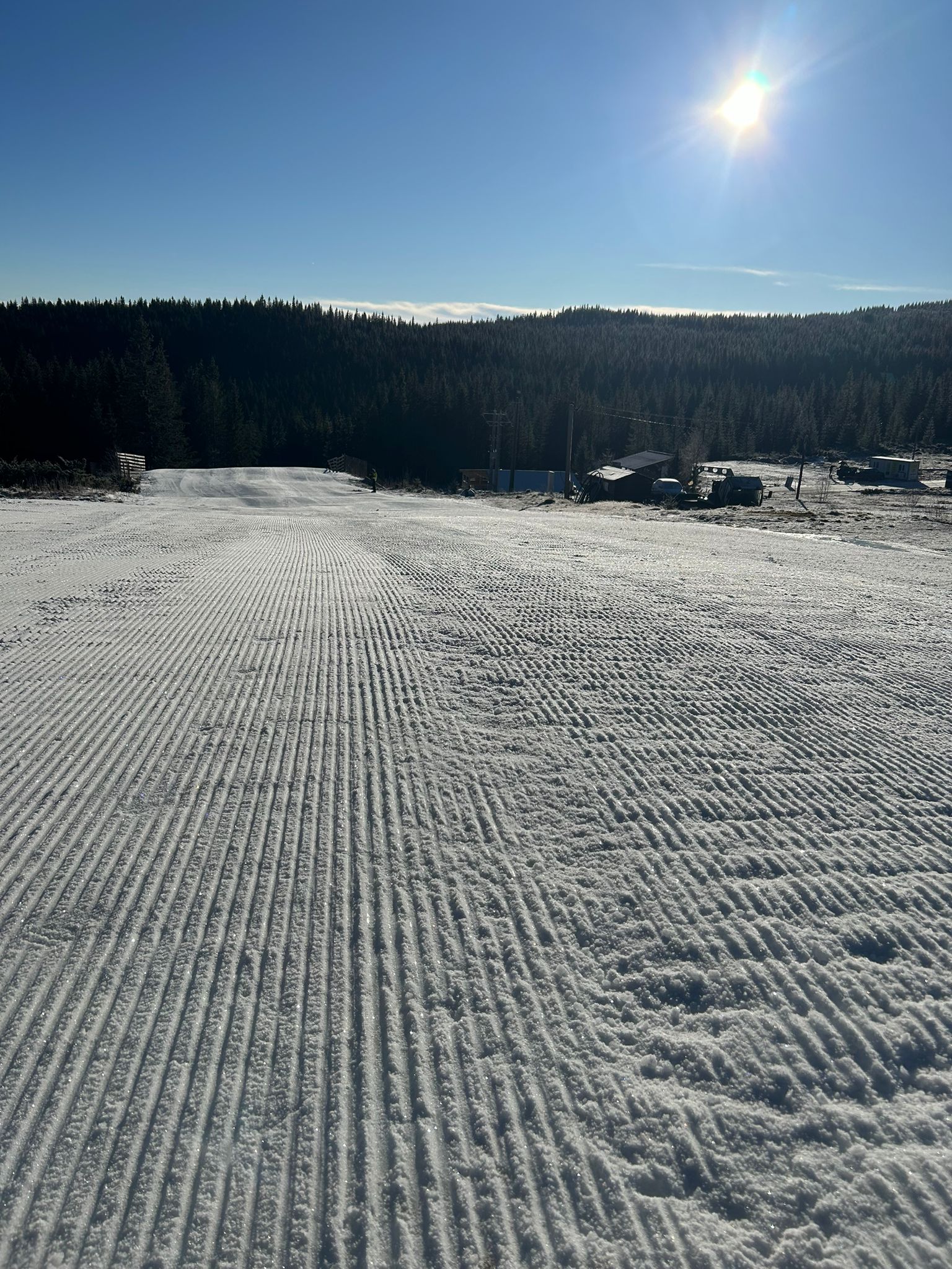 Pasionații sporturilor de iarnă sunt invitați la ski, săniuș și tubing, pe domeniul schiabil de la Buscat