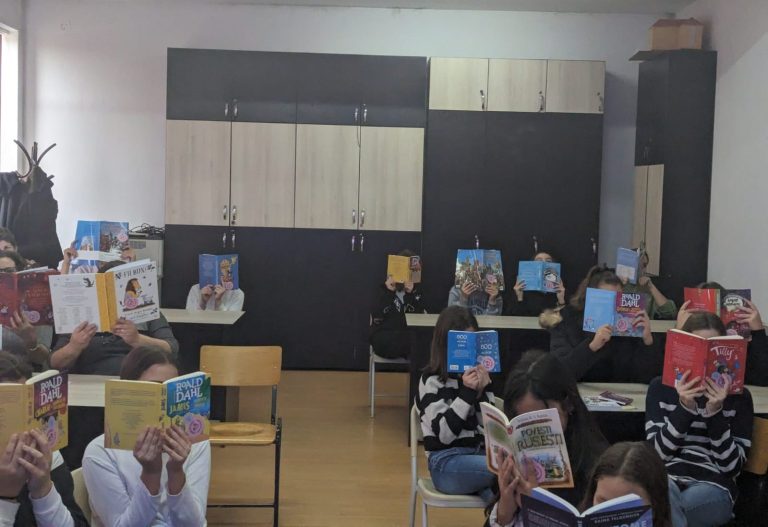 CarteTeca2023: 35 de unități de învățământ din România au primit din partea Libris și Salvați Copiii 6400 de cărți, donație în valoare totală de 200.000 lei
