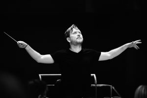 A cântat pentru Majestatea Sa Regina Elisabeta a II-a și sosește la Sala Radio: pianistul britanic MARTIN JAMES BARTLETT