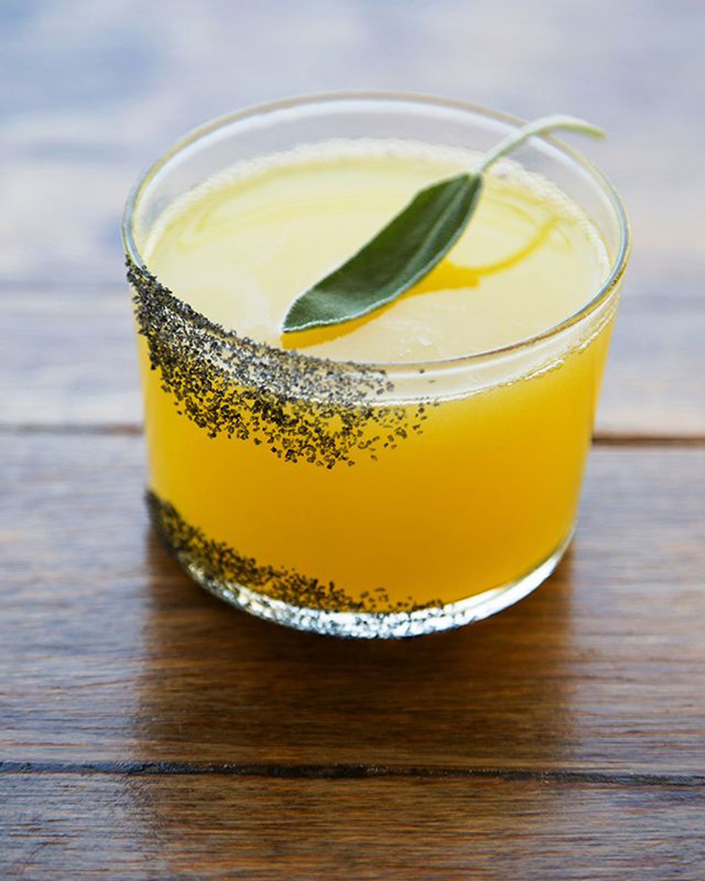 MIXOLOGY | Idei spumoase de mixuri clasice și chic pentru finalul de an ...