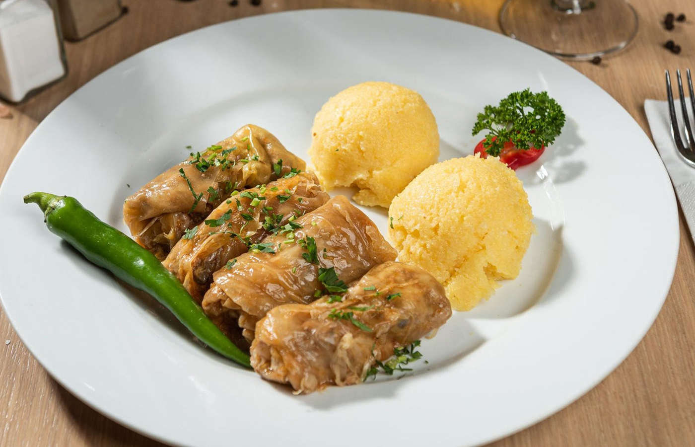 TOP 6 restaurante unde poți să mănânci o porție de sarmale