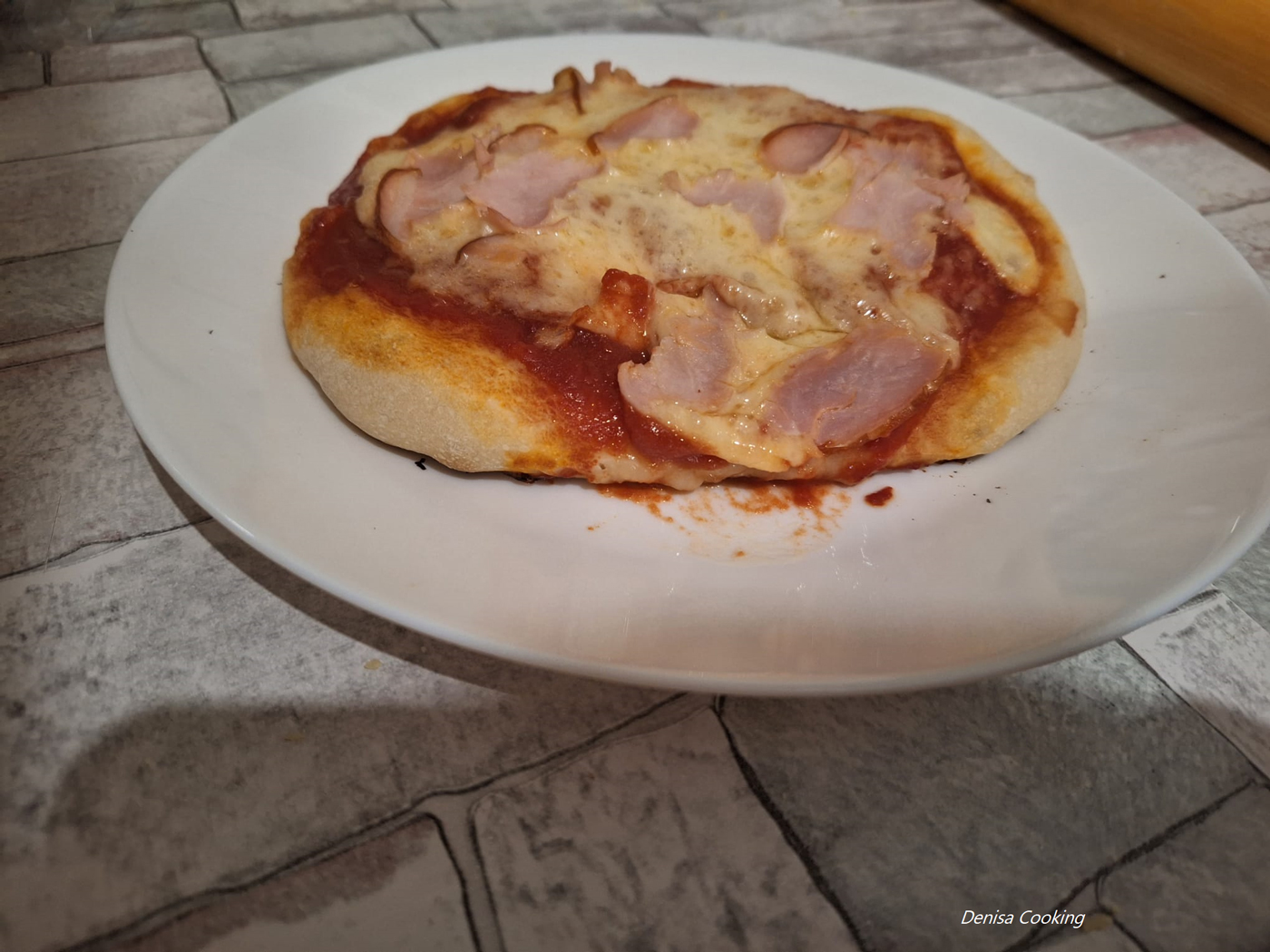 Ușor de gătit Mini pizza: rețetă italiană demnă de testat