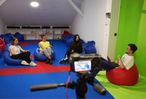 Tinerii suceveni au realizat zeci de emisiuni video despre comunitatea lor