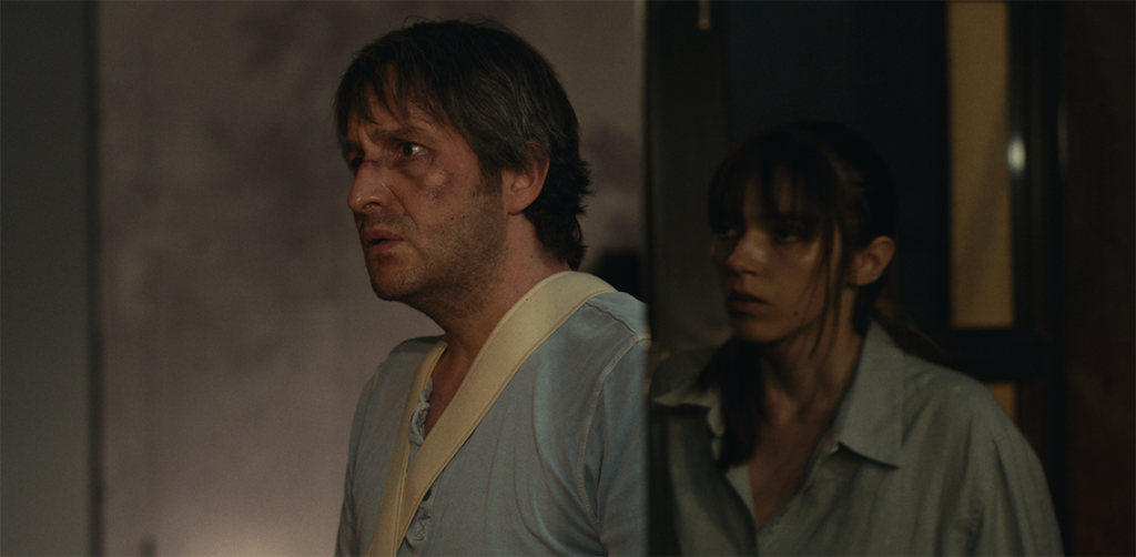 FAMILIAR, cel mai recent film semnat de Călin Peter Netzer, va putea fi văzut de vineri pe marele ecrane din peste 20 de orașe din țară