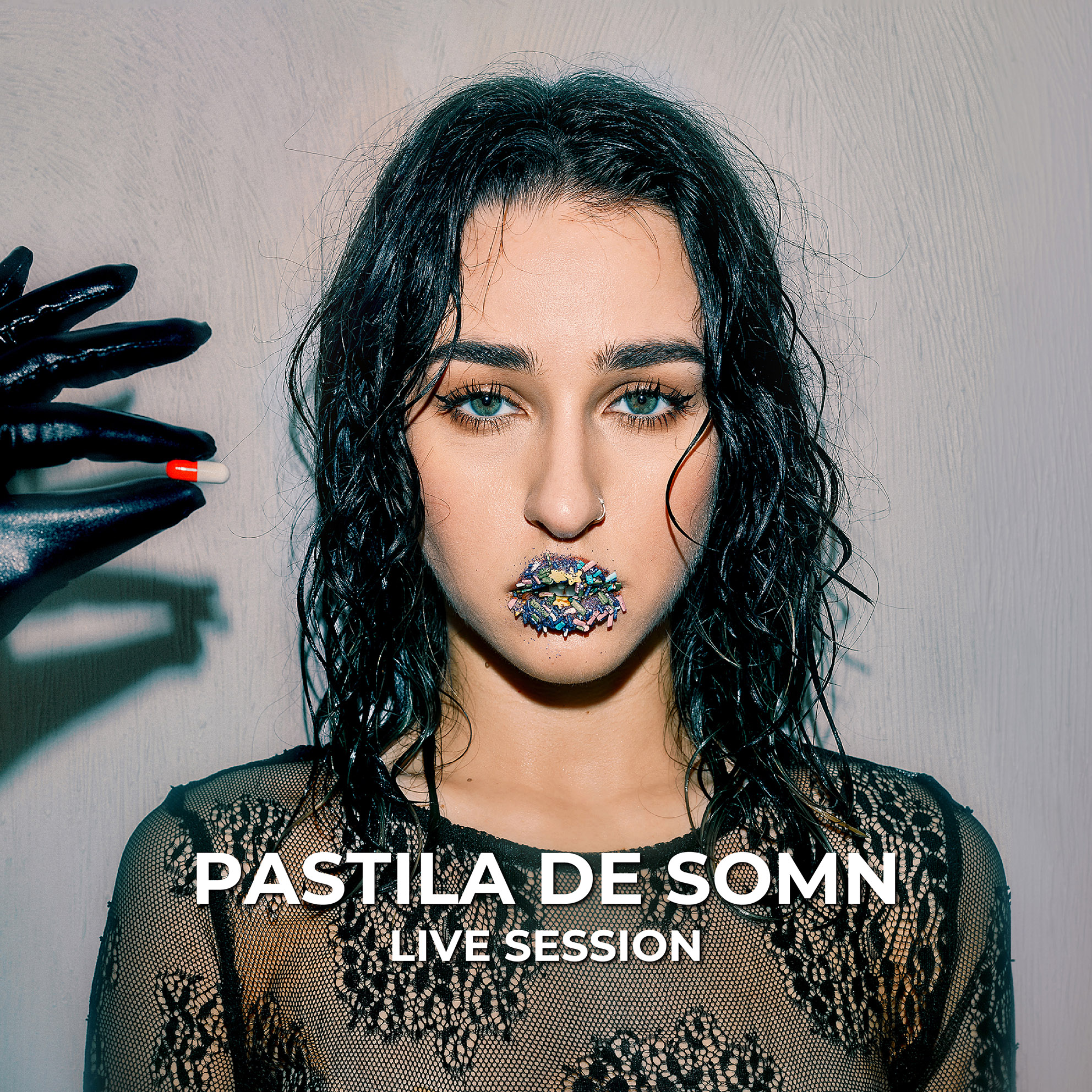 Holy Molly aduce live-ul piesei ,,Pastila de somn" într-o galerie de artă