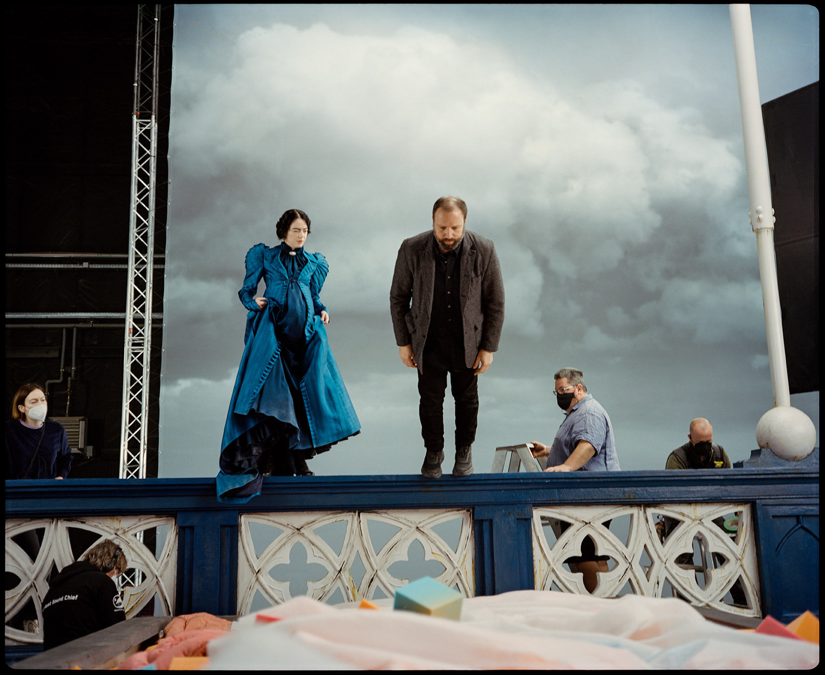 Frankenstein o &icirc;nt&acirc;lnește pe Alice &icirc;n țara minunilor,&nbsp;&icirc;ntr-un roller coaster cinematografic, marca Yorgos Lanthimos și Emma Stone