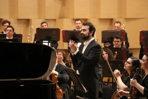 David Molard Soriano, Manon Galy și orchestra Filarmonicii Brașov interpretează Ceaikovski și Sibelius, joi seară la Sala Patria