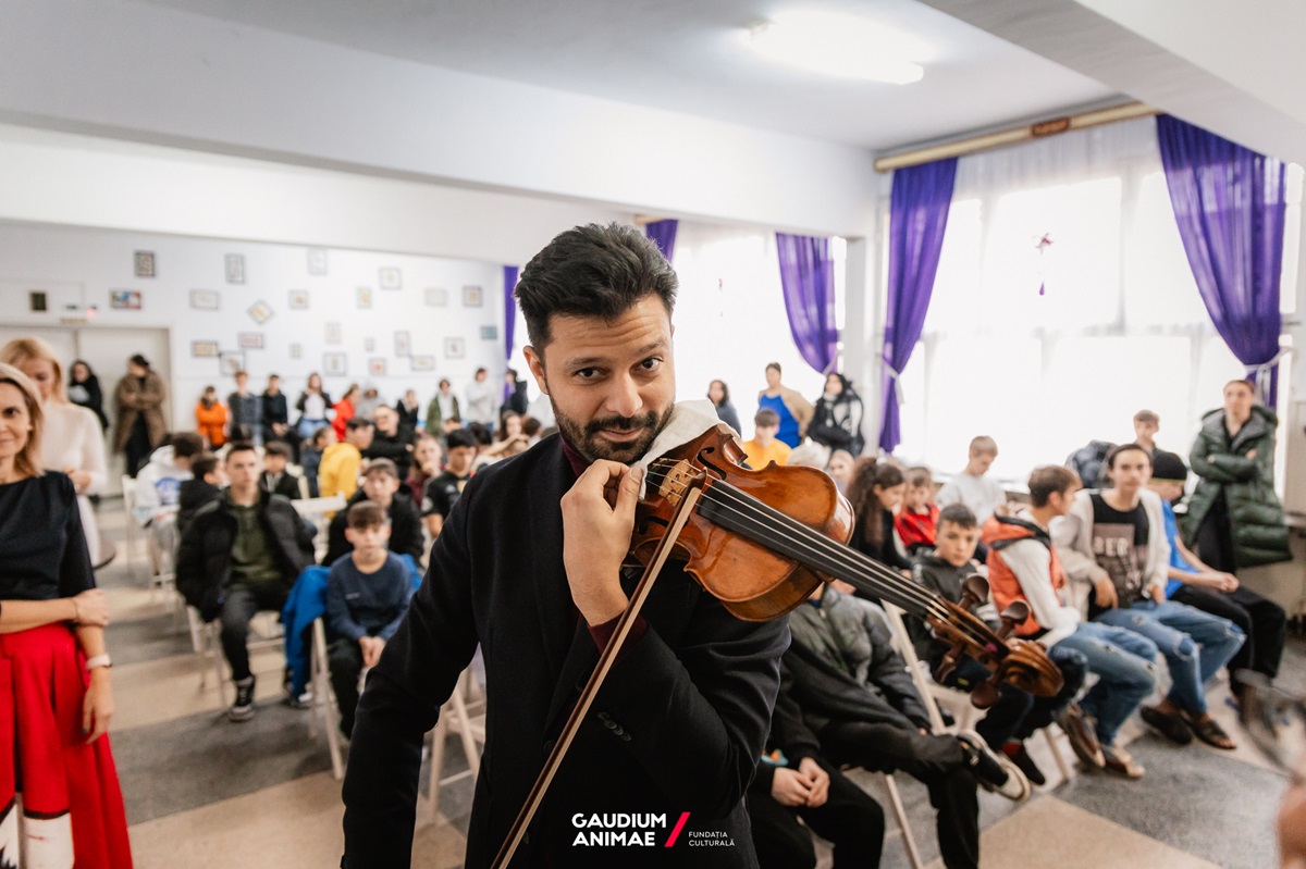 &bdquo;Un Stradivarius &icirc;n școli&rdquo;, un proiect al Fundației Culturale Gaudium Animae, &icirc;și propune să aducă muzica clasică &icirc;n fața publicului t&acirc;năr