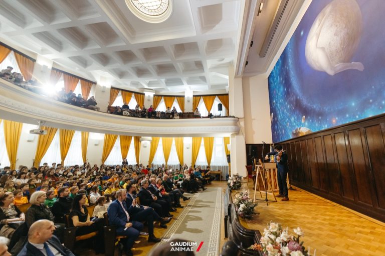 „Un Stradivarius în școli”, un proiect al Fundației Culturale Gaudium Animae, își propune să aducă muzica clasică în fața publicului tânăr