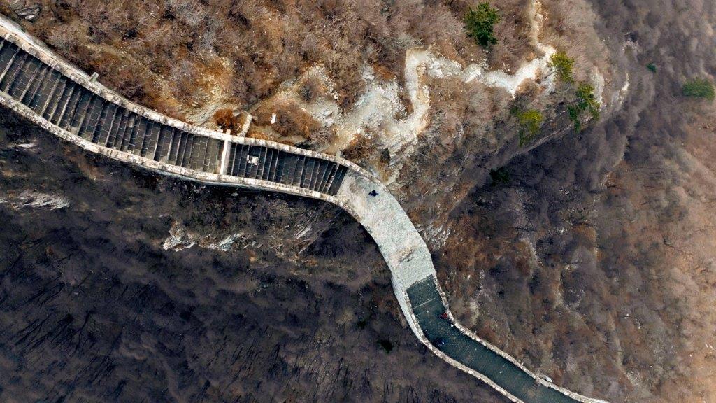 Viasat Explore difuzează seria în premieră Marele Zid Chinezesc cu Ash Dykes