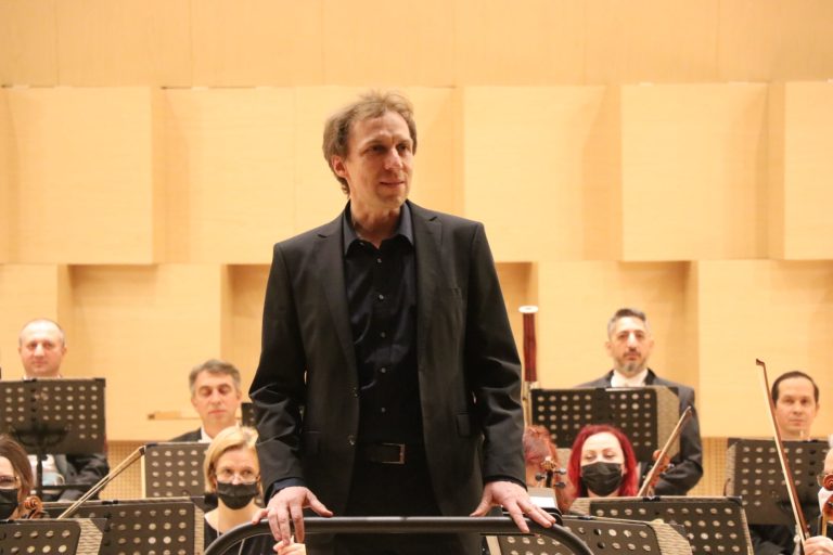 Concert vocal-simfonic dirijat de Steffen Schlandt cu Ansamblul "Bach" al Bisericii Negre și orchestra Filarmonicii Brașov, joi seară la Sala Patria