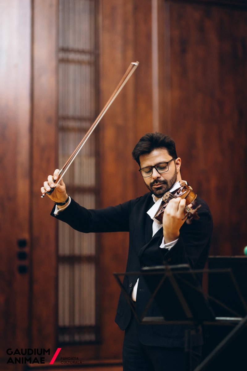 Răzvan Stoica aduce vioara Stradivarius &icirc;n colegiile din București, &icirc;n cadrul proiectului &bdquo;Un Stradivarius &icirc;n școli&rdquo;