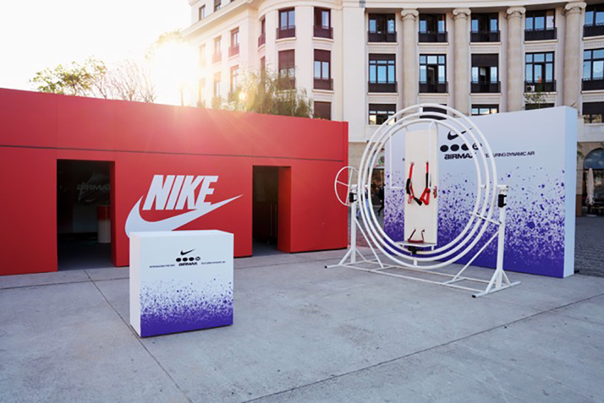Nike te trimite &icirc;n spațiu, direct din Piața Universității!