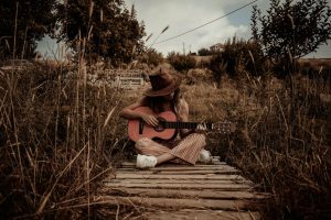Descopera magia muzicii: Cum sa incepi cu usurinta folosind chitara acustica?