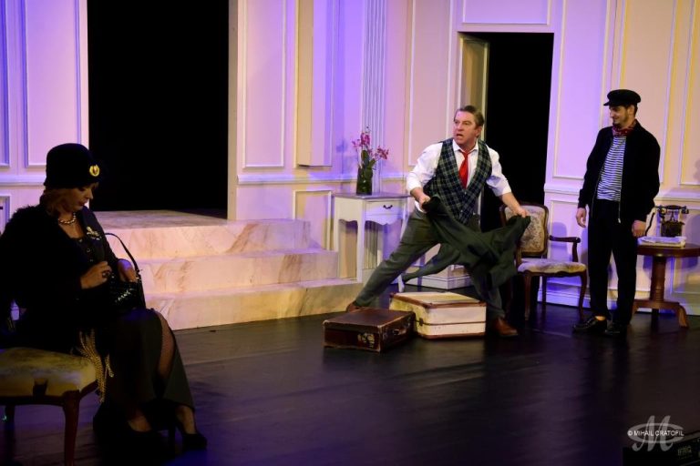 ...Escu de Tudor Mușatescu cu Pavel Bartoş în rolul principal, pe 16 mai, la Teatrul Stela Popescu