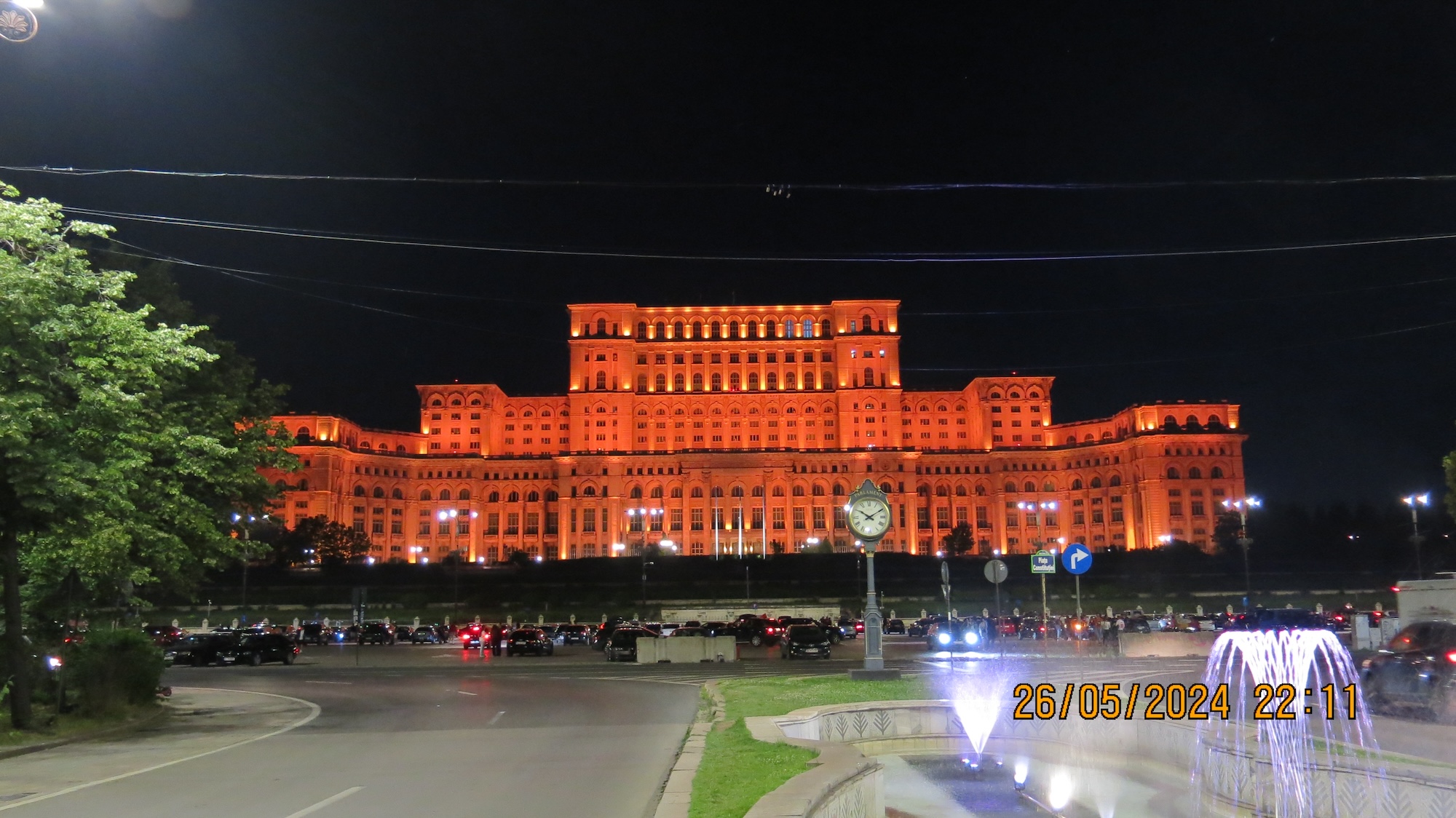 Palatul Parlamentului a fost iluminat oranj pentru a marca Ziua Sindromului Prader-Willi