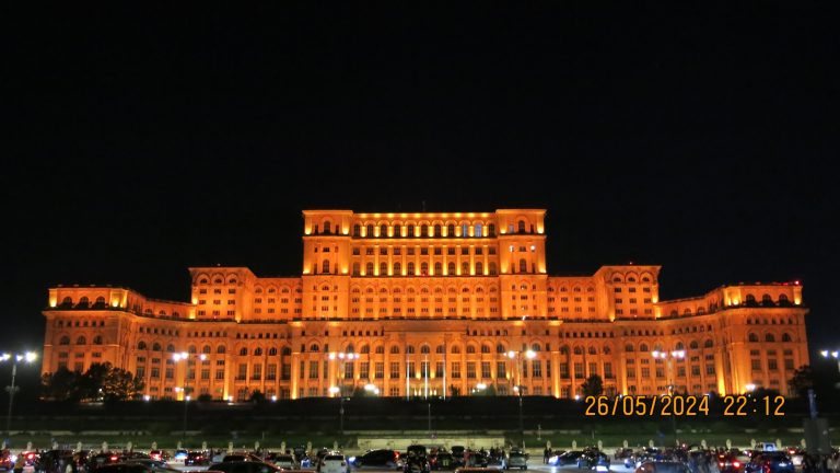 Palatul Parlamentului a fost iluminat oranj pentru a marca Ziua Sindromului Prader-Willi