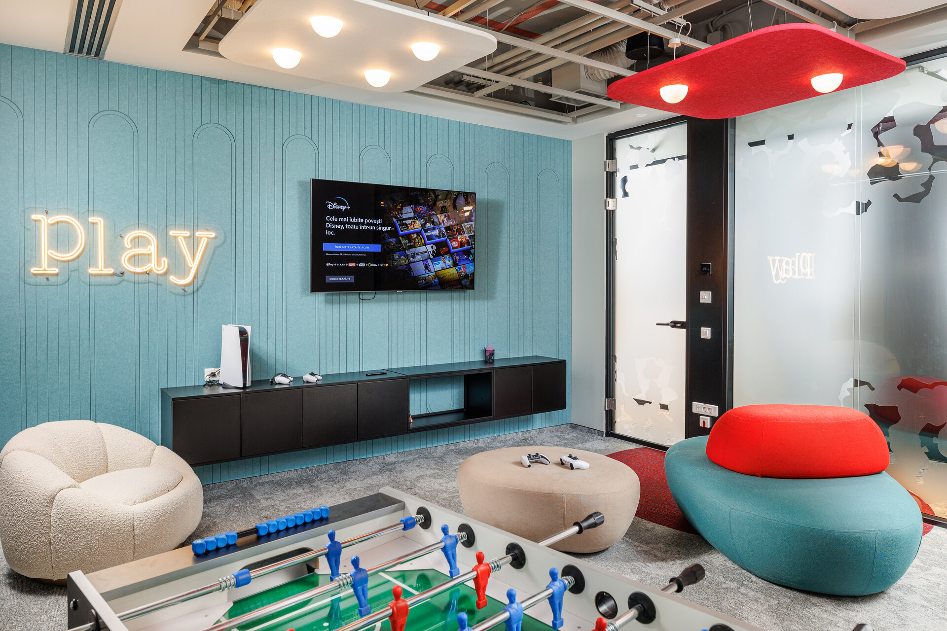 SelfDezign a câștigat premiul BIG SEE Interior Design Award 2024 în categoria Workplace pentru amenajarea biroului companiei Ezugi