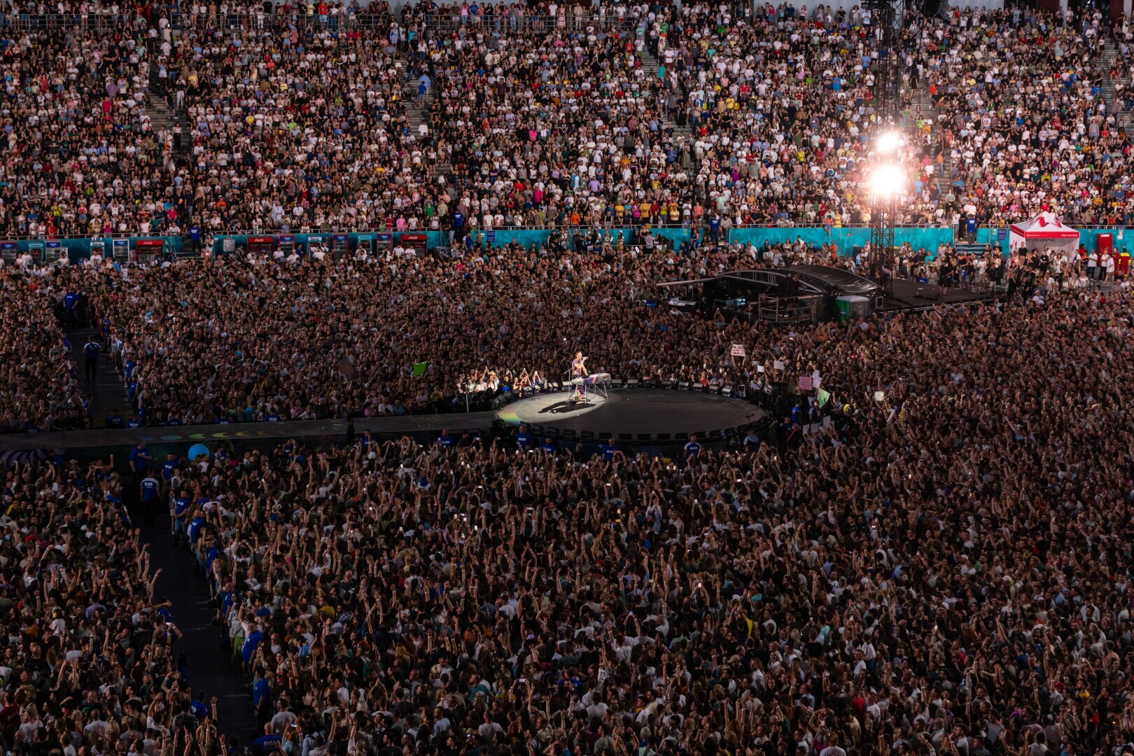 Trupa COLDPLAY a susținut două show-uri memorabile pe Arena Națională din București