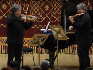 Violoniștii Liviu Prunaru și Gabriel Croitoru pornesc din 3 iunie în al 12-lea Turneu Național ”Duelul viorilor” Stradivarius vs. Guarneri