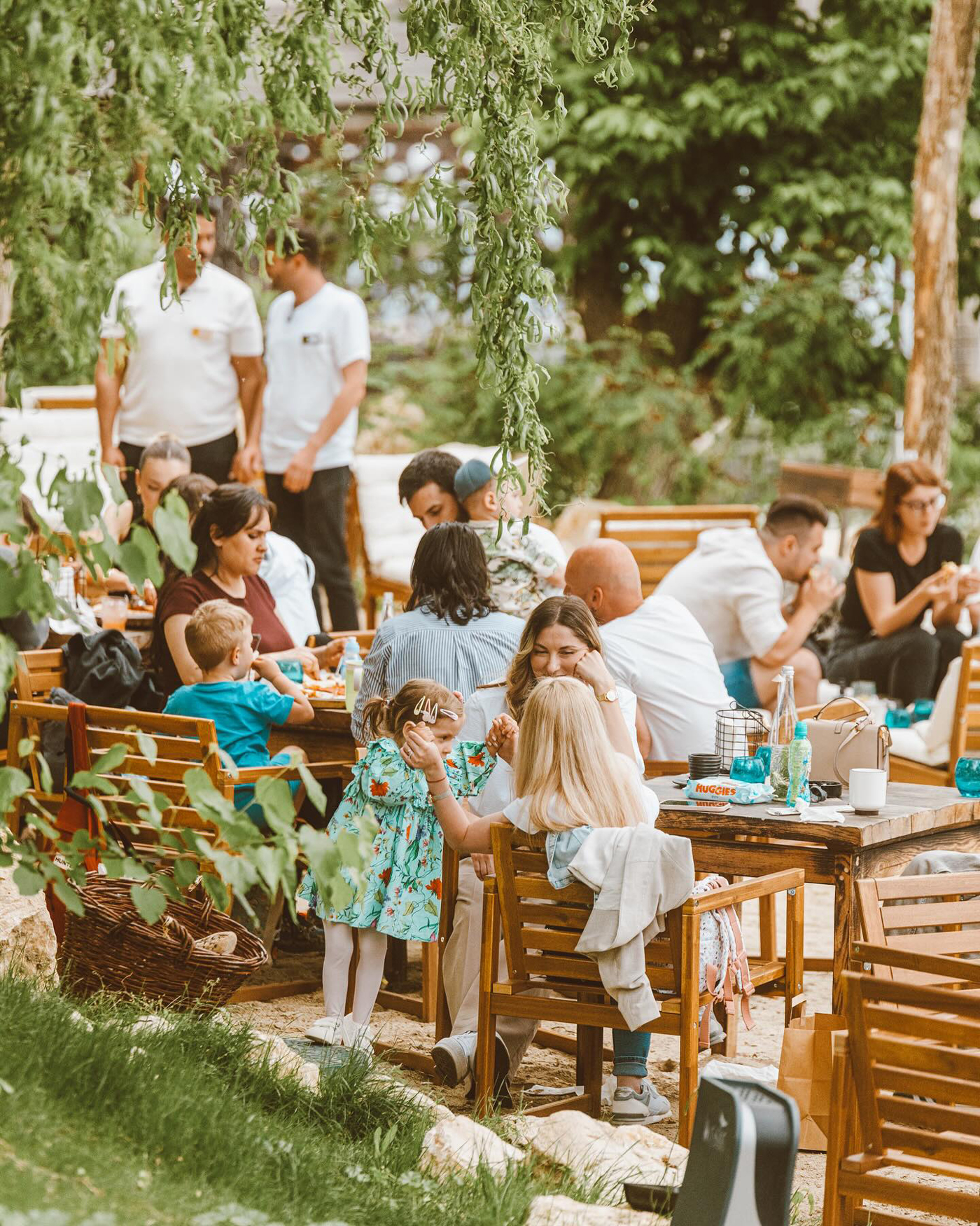 „Grădinile de vără” din București așteaptă să le treceți pragul