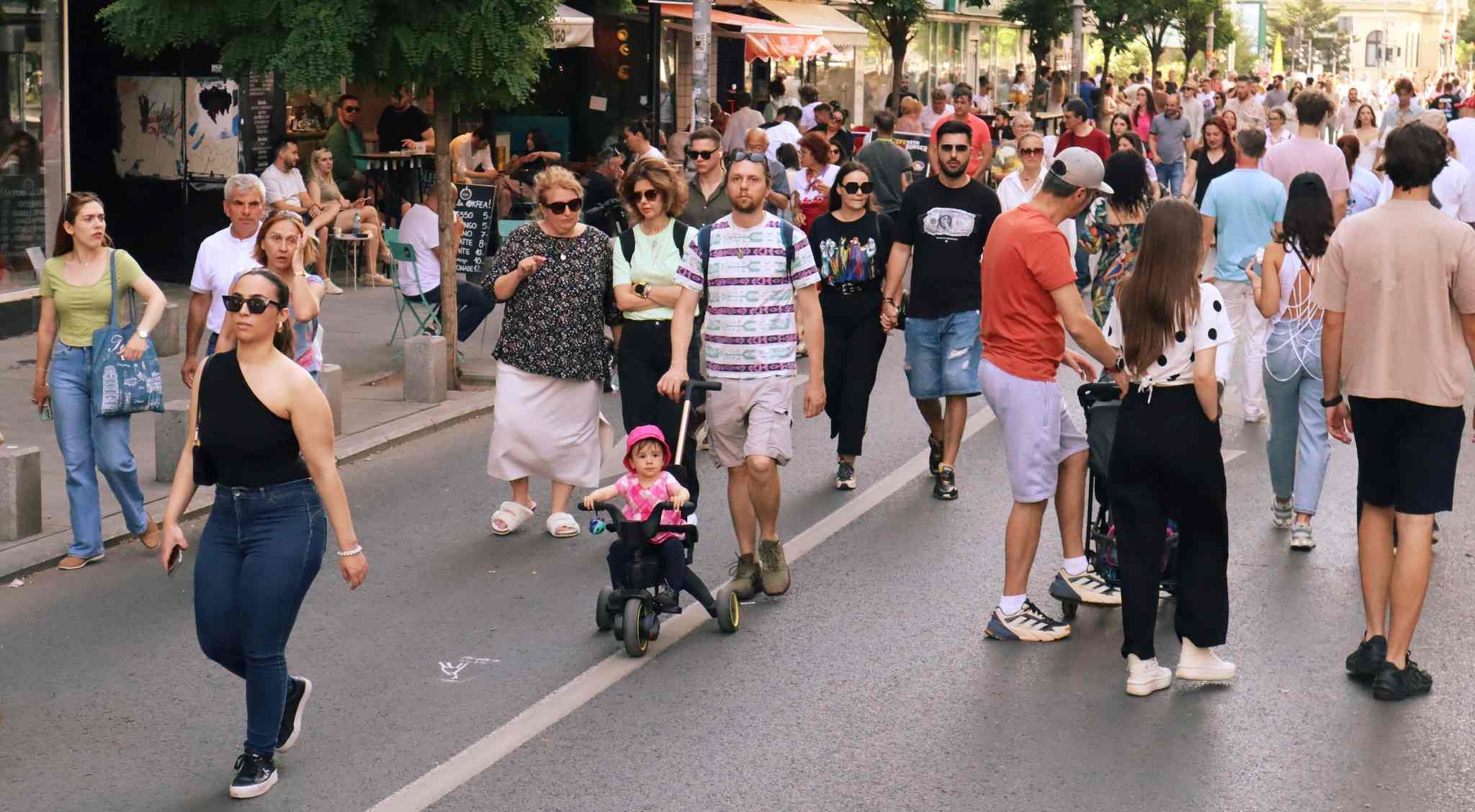 „STRĂZI DESCHISE, BUCUREȘTI – PROMENADĂ URBANĂ”: spectacole itinerante internaționale pe calea victoriei și multiple activități artistice, în premieră, pe bulevardul laminorului din sectorul 1 al capitalei