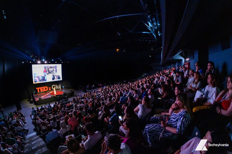 Peste 1.500 de entuziaști ai inovației și creativității s-au reunit la cea de-a 13-a ediție a TEDxCluj, explorând sub tema „ALL IN” multiple perspective despre artă, știință, sănătate și tehnologie