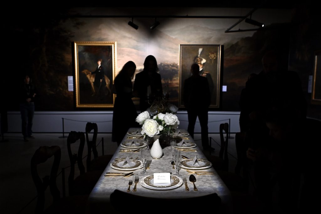 Tur privat cu Horia-Roman Patapievici în expoziția Eustațiu Stoenescu. Portretistul aristocrației