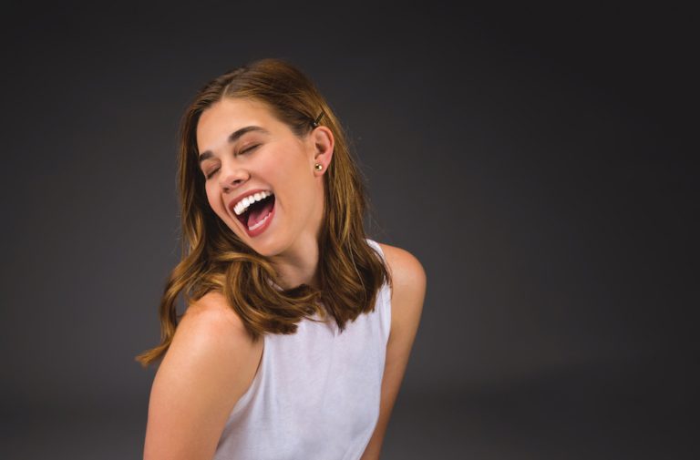 Albul este mereu la modă. 5 sfaturi pentru un zâmbet imaculat.