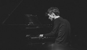 Pianistul Andrei Irimia continuă turneul "Lights & Shadows"