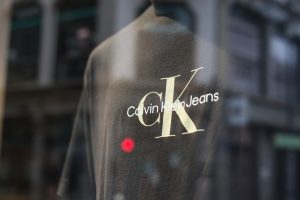 Tricouri Calvin Klein potrivite pentru un stil casual