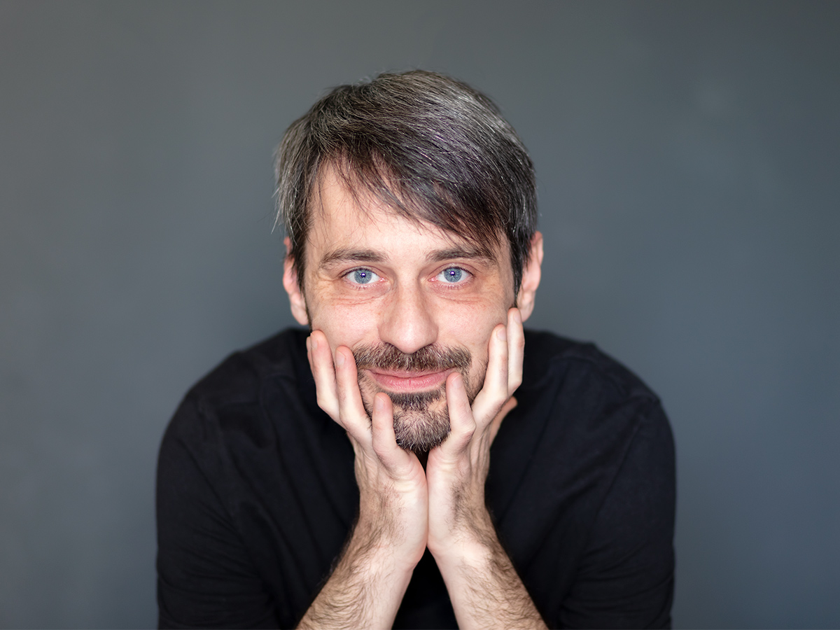 Chronicles from In-Between 495-570 nm - o cronică a lumii naturale evanescente la granița dintre artă, știință și memorie personală