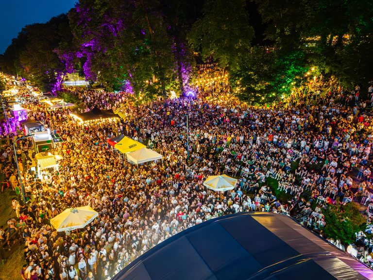 The Mono Jacks, Om la lună și Mădălina Pavăl Orchestra concertează la Street FOOD Festival Brașov 2024