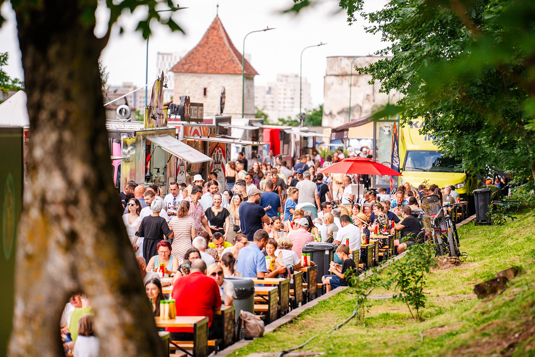The Mono Jacks, Om la lună și Mădălina Pavăl Orchestra concertează la Street FOOD Festival Brașov 2024