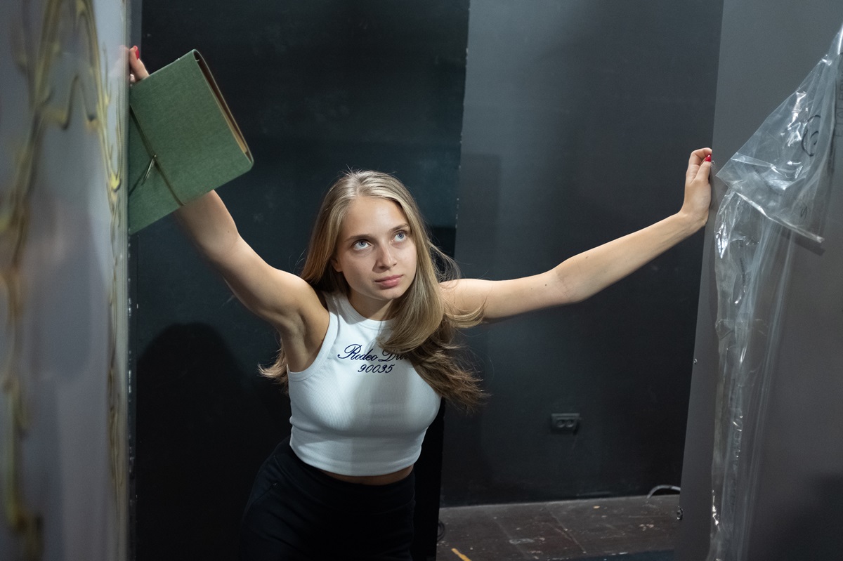 Individualitatea tinerilor, între conformism și presiune socială, în „Bestiar”, cel mai nou spectacol Vanner Collective