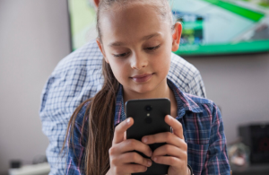 Social media și efectul asupra copiilor și tinerilor din România