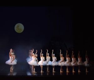 Lacul lebedelor, Aida, Elixirul dragostei și Carmen, în programul Operei bucureștene la început de octombrie 