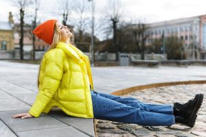 De ce este important să aveți în garderobă o geacă de puf pentru femei?