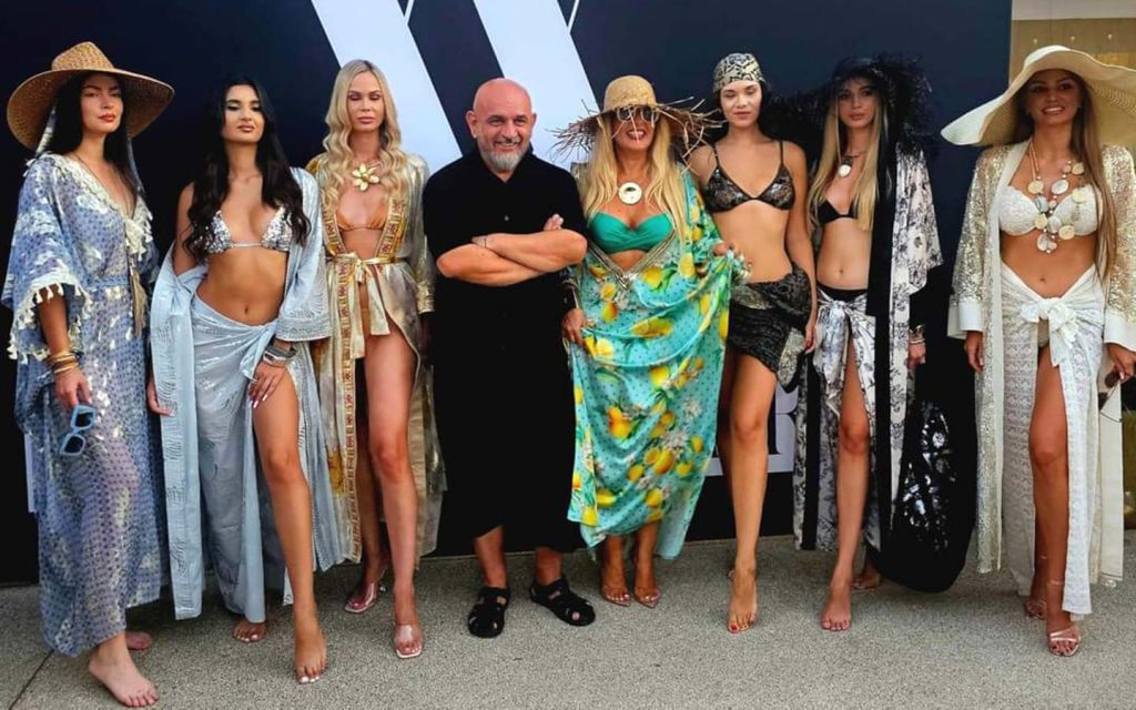 CRUISE POOL FASHION SHOW