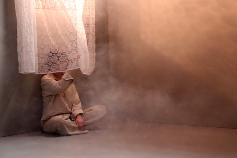 Asociația Culturală ISVOR prezintă „Bodystorming” - o instalație multimedia care explorează emoțiile, între 1 - 7 noiembrie, la București