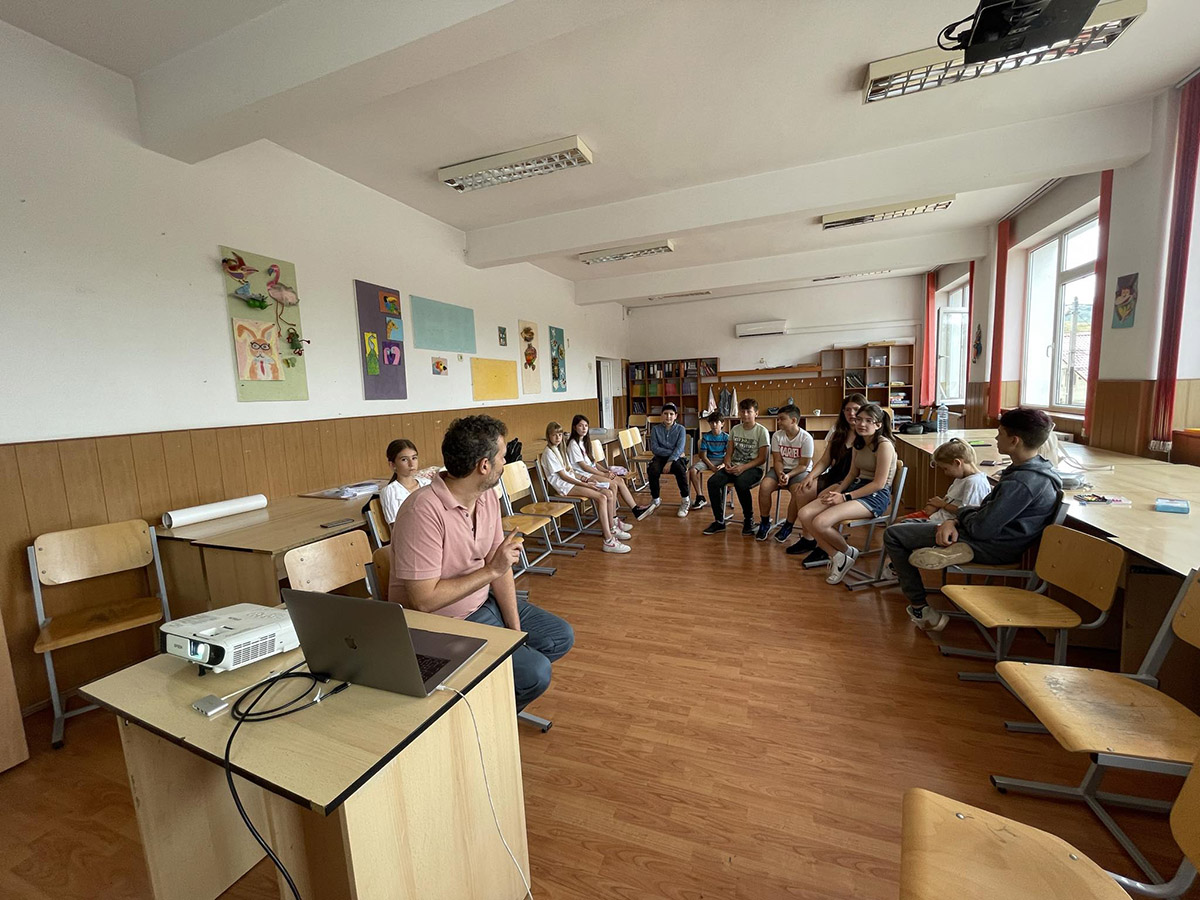 Filme documentare realizate de elevii scolilor gimnaziale din Brasov proiectate pe 20 octombrie la Centrul Cultural Reduta